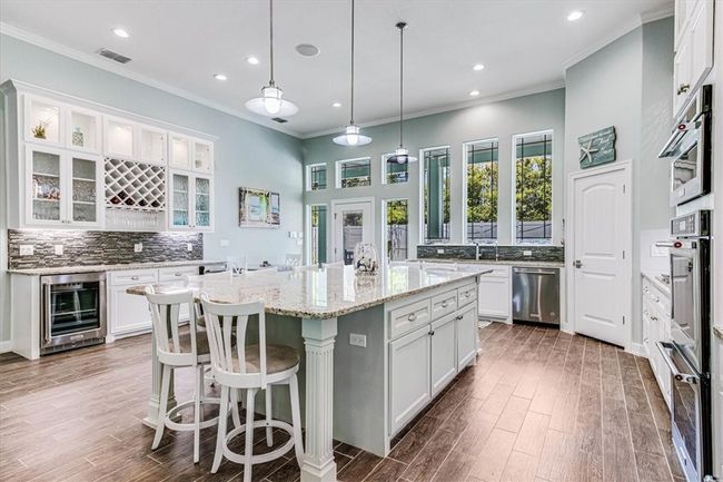 Kitchen with beverage bar | Image 6