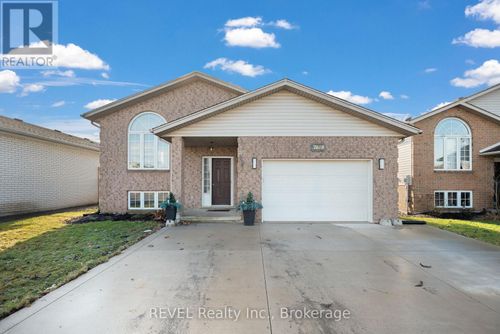 7880 Ascot Cir, Niagara Falls, ON, L2H3E4 | Card Image
