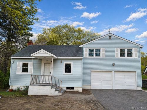 24 Stratford Ave, Dix Hills, NY, 11746-8123 | Card Image