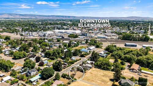804 W 1st Ave, Ellensburg, WA, 98926-3009 | Card Image