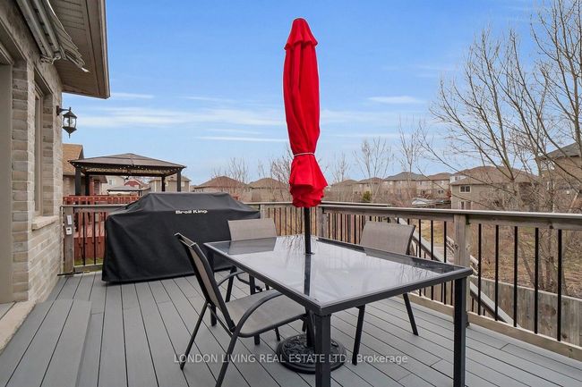 2820 Devon Rd, House other with 4 bedrooms, 3 bathrooms and 4 parking in London ON | Image 44