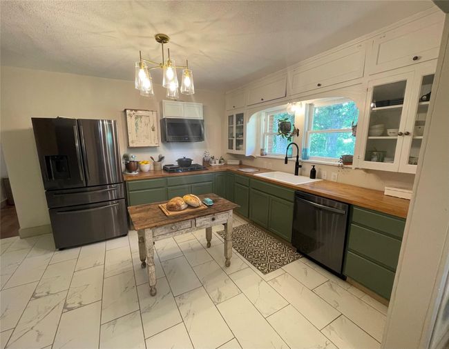 102 Walnut Ave, House other with 4 bedrooms, 2 bathrooms and null parking in Walnut Springs TX | Image 4
