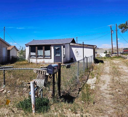 4290 Dodge St, Mills, WY, 82604-2333 | Card Image