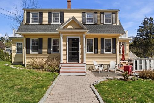 11 North Ave, Melrose, MA, 02176-1601 | Card Image