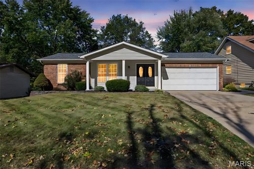 26 Jane Dr, Saint Peters, MO, 63376-2221 | Card Image
