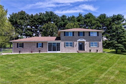 883 Basel St Sw, Sugarcreek, OH, 44681-9379 | Card Image