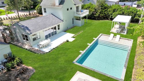 9 Pine Tree Rd, Southampton, NY, 11968-1117 | Card Image