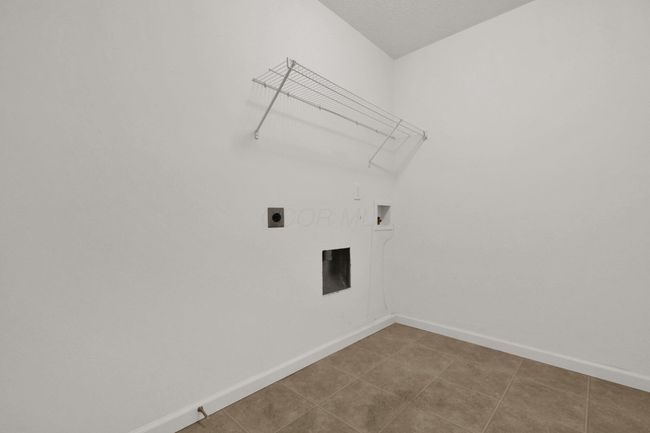7963 Ravine Run Ln, Condo with 3 bedrooms, 3 bathrooms and null parking in Columbus OH | Image 16
