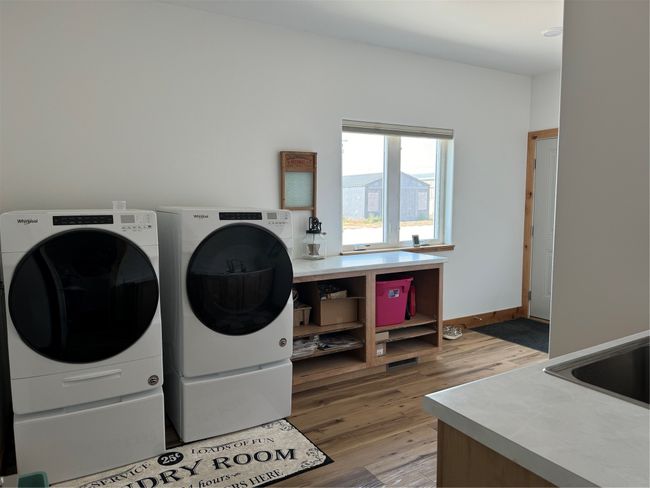 Laundry w/ access to Breezeway & Shop | Image 44