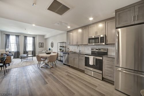 548 Franklin Ave, Belleville, NJ, 07109-1541 | Card Image