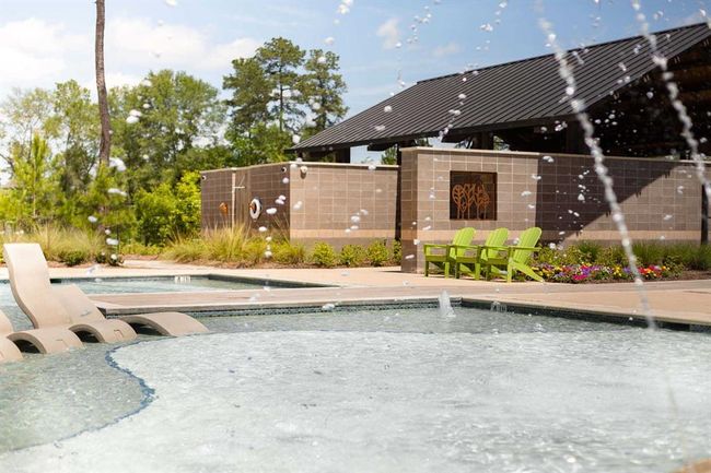 Fantastic resort style pool available to residents | Image 38