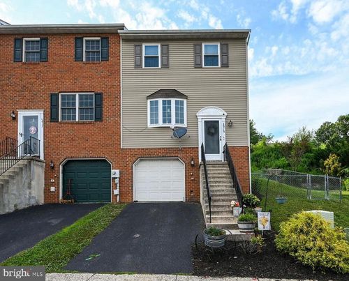 3915 Penns Dr, READING, PA, 19606-2884 | Card Image