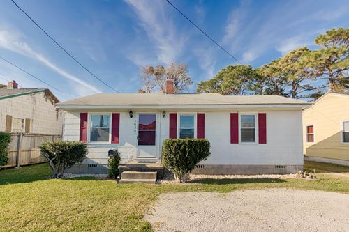 1639 Live Oak St, Beaufort, NC, 28516-1520 | Card Image