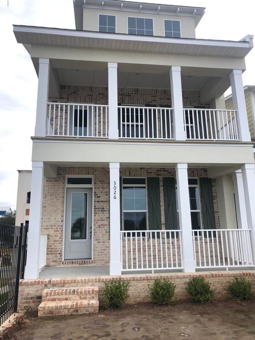 3026 Dock St, Pascagoula, MS, 39567-1817 | Card Image