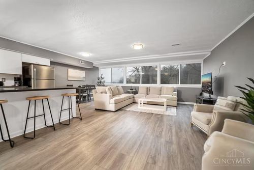 2500 Warsaw Ave, Cincinnati, OH, 45204-1579 | Card Image