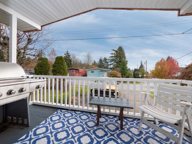 747 Cascade Crescent, House other with 2 bedrooms, 1 bathrooms and 4 parking in Gibsons BC | Image 4