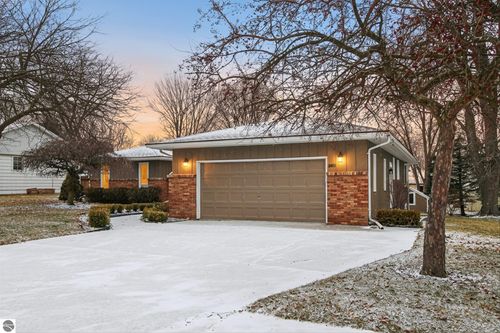 980 Glencoe Road, Alma, MI, 48801 | Card Image