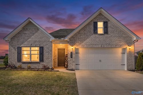 200 Schoolhouse Dr, Decatur, AL, 35603-6038 | Card Image