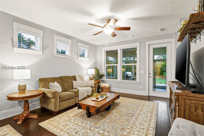 Living Room | Image 17