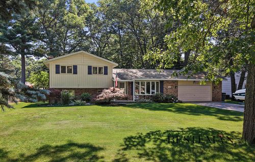 944 W Fennwood Cir, Muskegon, MI, 49445-2483 | Card Image