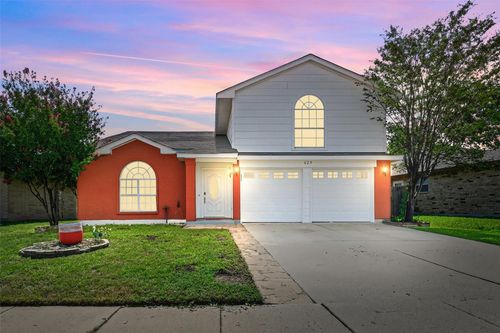 629 Raven Dr, Saginaw, TX, 76131-4881 | Card Image