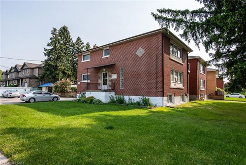 129 River Rd E, Kitchener, ON, N2B2G7 | Card Image