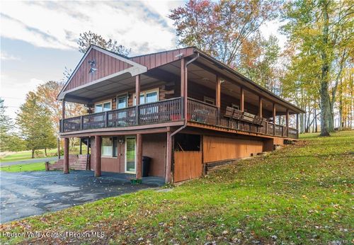 9 Low Rd, Wallkill, NY, 12589-3267 | Card Image