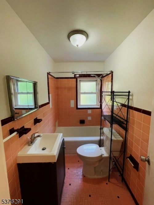 2-796 Fairview Ln, Cliffside Park, NJ, 07010-2113 | Card Image