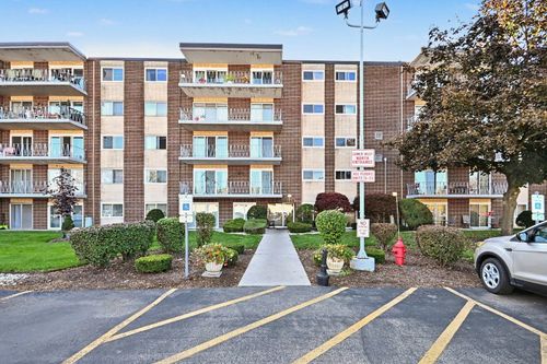 20-e-2900 Maple Avenue, Downers Grove, IL, 60515 | Card Image