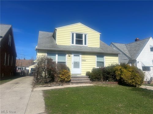 10925 Mccracken Rd, Garfield Heights, OH, 44125-2752 | Card Image