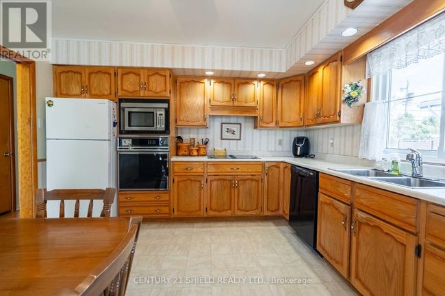 506 Anderson Dr, House other with 3 bedrooms, 2 bathrooms and 3 parking in Cornwall ON | Image 4