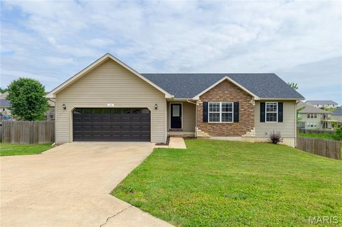 135 Lyle Curtis Cir, Waynesville, MO, 65583-2518 | Card Image