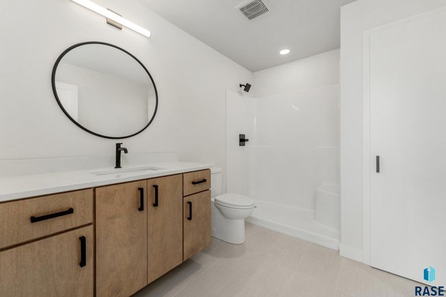 8600 W Shoreline Pl, Townhouse with 4 bedrooms, 3 bathrooms and null parking in Sioux Falls SD | Image 17