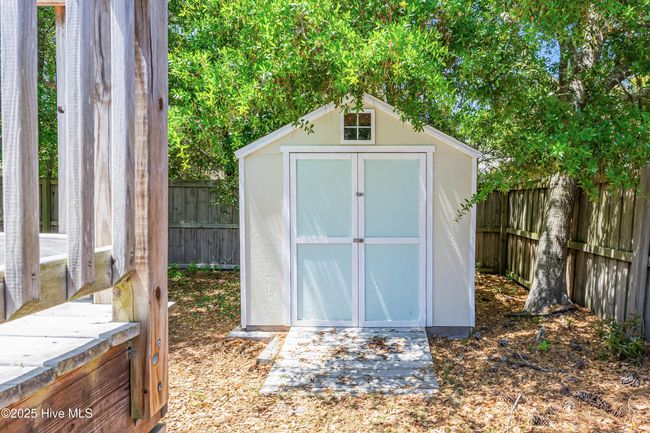 107 Ne 24 Th St, House other with 3 bedrooms, 2 bathrooms and null parking in Oak Island NC | Image 33