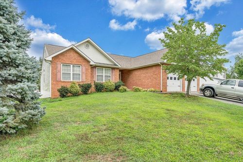 4633 Nevis Dr, Salem, VA, 24153-8287 | Card Image