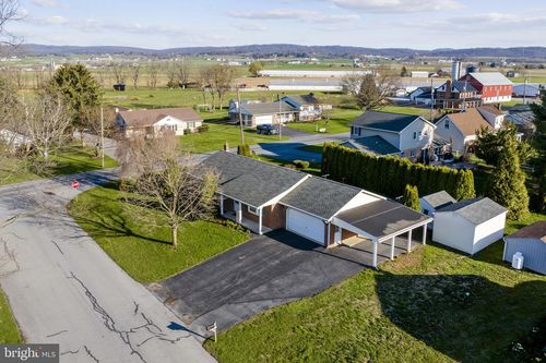 205 Jennifer Ln, EPHRATA, PA, 17522-9761 | Card Image