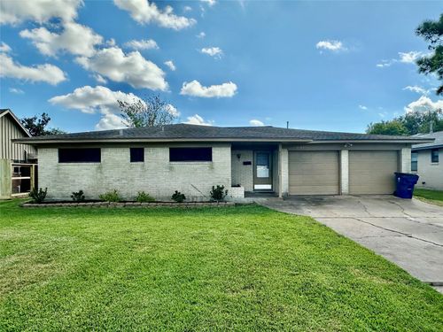 1905 19th Ave N, Texas City, TX, 77590-5205 | Card Image