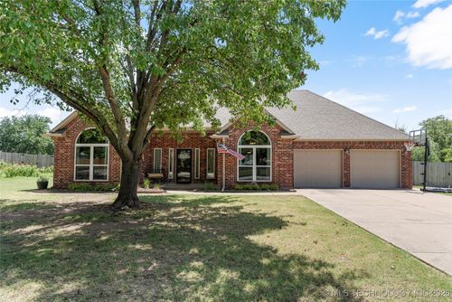 8174 Misty Morning Pl, Claremore, OK, 74019-2568 | Card Image