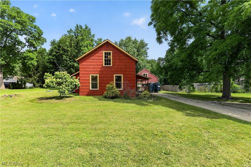 27158 Cook Rd, Olmsted Twp, OH, 44138-1035 | Card Image