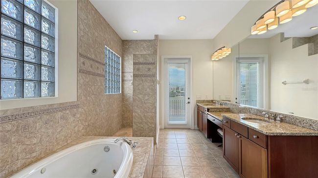 Spa Tub w/ Walk In Shower | Image 27
