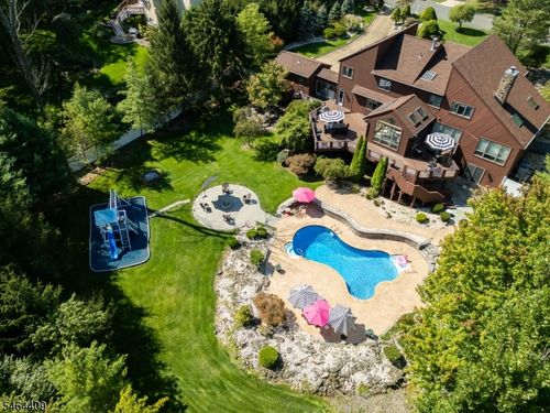17 Chesterfield Dr, Warren, NJ, 07059-6774 | Card Image