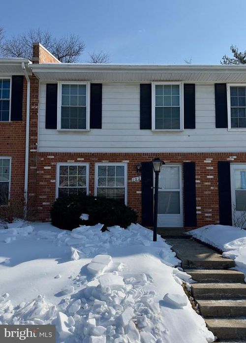 102 N Duke Dr, Sterling, VA, 20164-3110 | Card Image