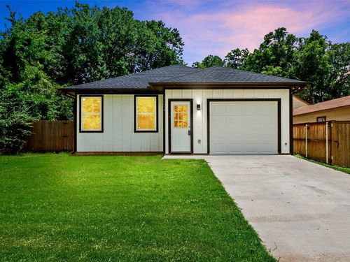1104 W Elm St, Denison, TX, 75020-2148 | Card Image