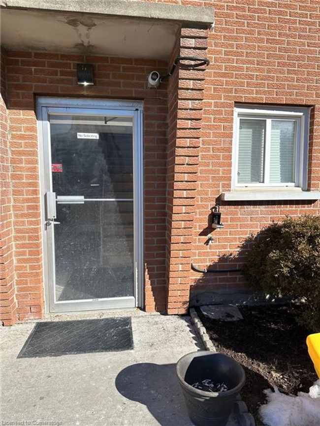 14 - 15 Mowat Blvd, House attached with 1 bedrooms, 1 bathrooms and 1 parking in Kitchener ON | Image 6
