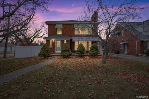 2082 Vernier Rd, Grosse Pointe Woods, MI, 48236-1580 | Card Image