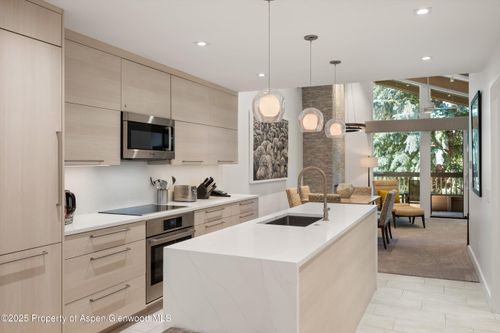 a304-610 S West End St, Aspen, CO, 81611-2142 | Card Image