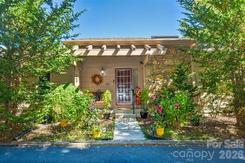 163 Country Ridge Rd, Hendersonville, NC, 28739-3906 | Card Image