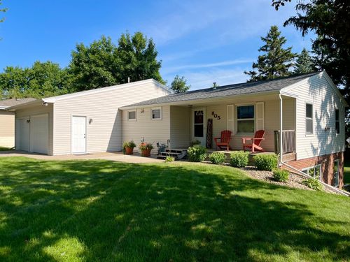 805 Highland Rd, Windom, MN, 56101-1613 | Card Image