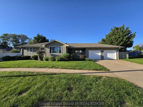 413 Hillside Dr, Hastings, NE, 68901 | Card Image