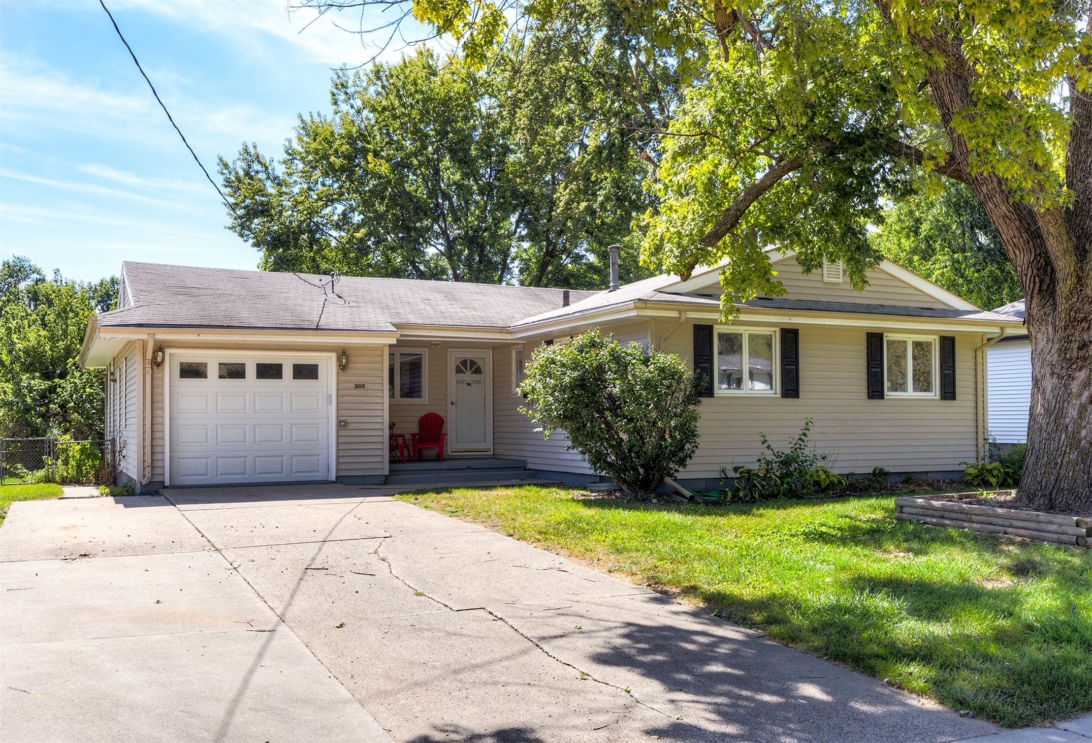 Vine St, West Des Moines, IA 50265